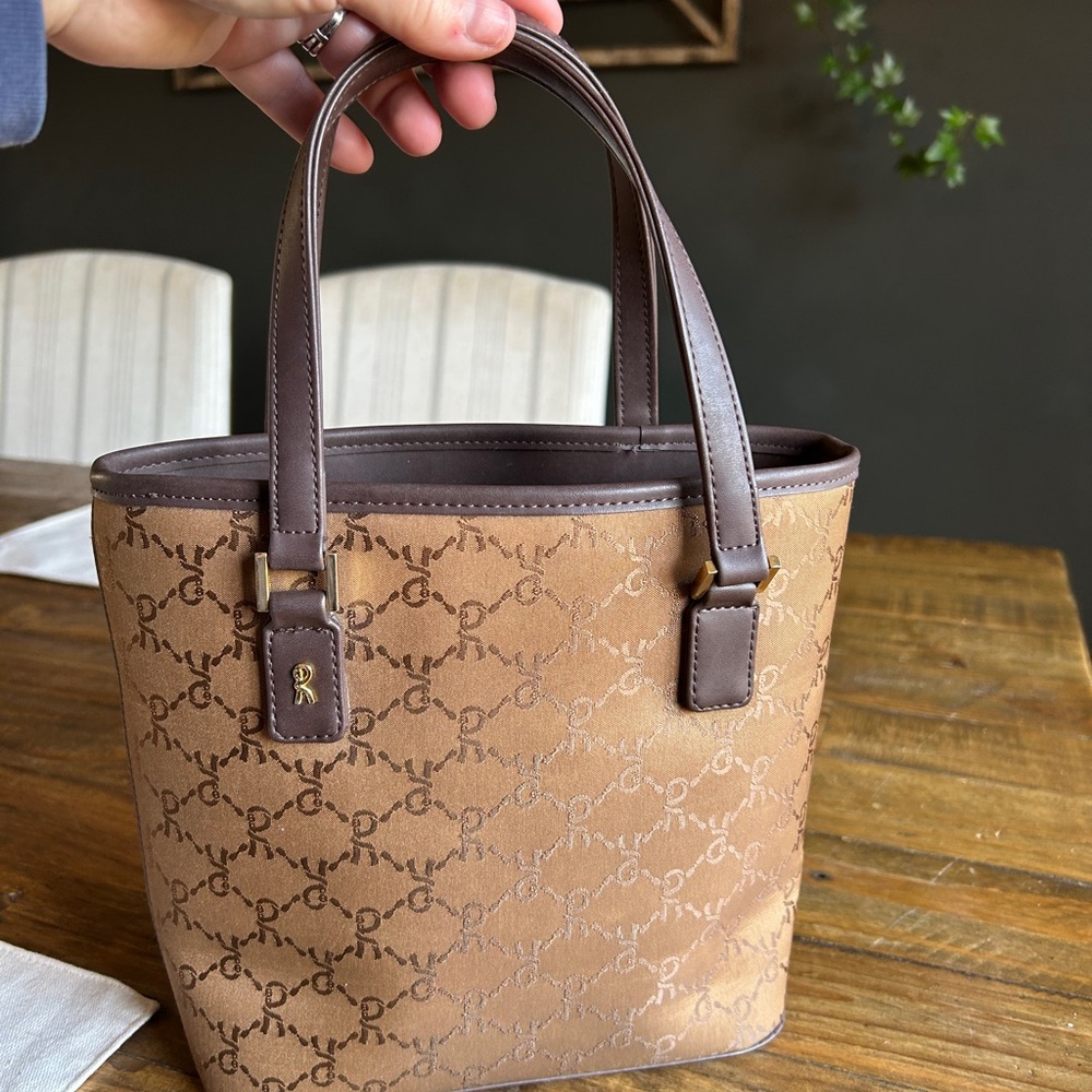 Roberta Di Camerino the “OG” of hand bags.